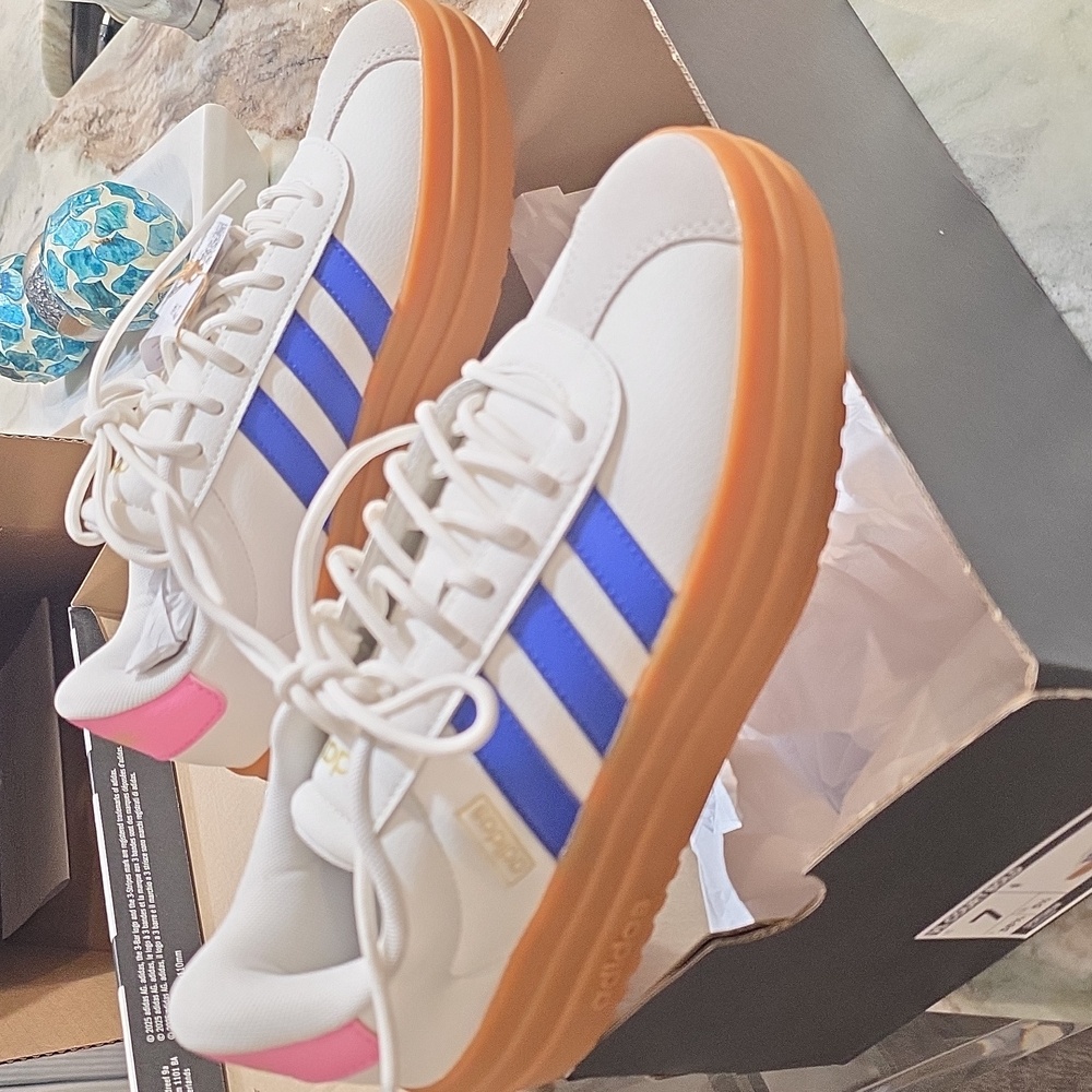 Adidas Sneakers